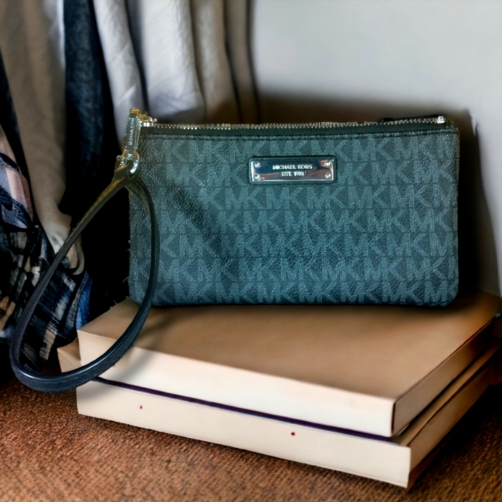 MICHAEL Michael Kors Logo Wristlet